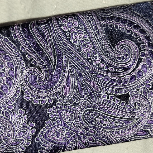 Men's Tie - Picture 2 of 6